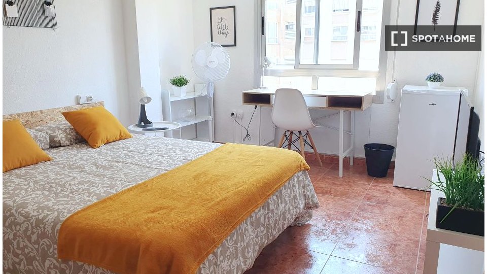Double room Valencia, 5 beds — photo 11