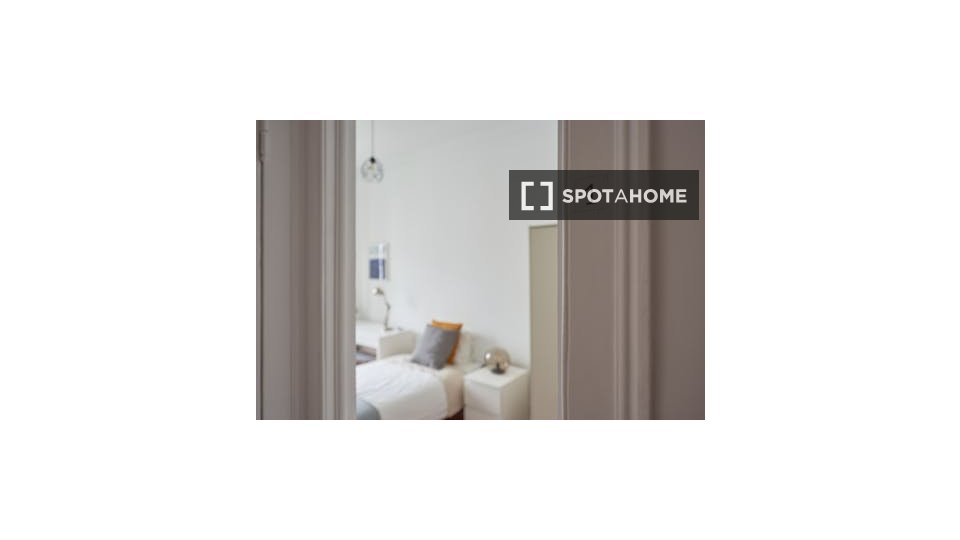 Double room Lisbon, 6 beds — photo 15