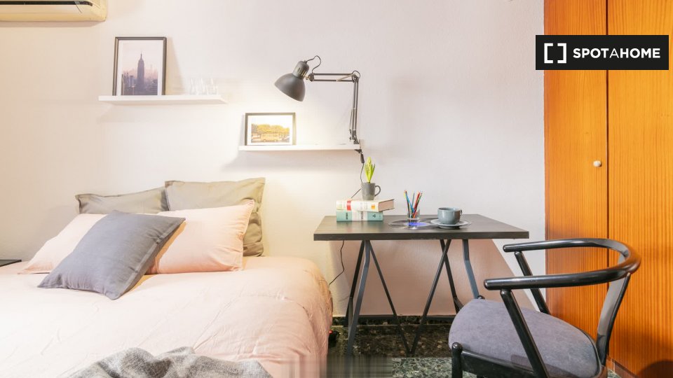 Double room Valencia, 5 beds, 110m² — photo 7