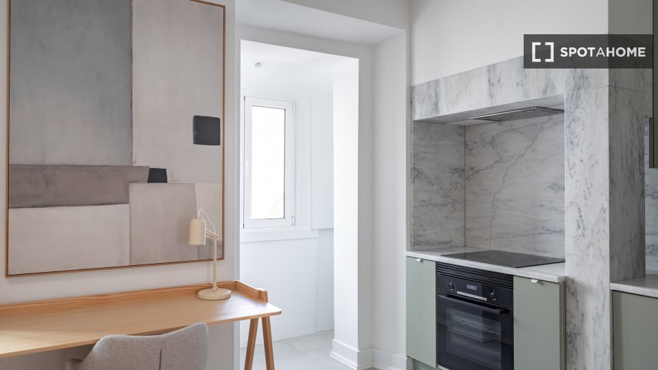 Apartment Lisbon, 2 beds, 70m² — photo 16