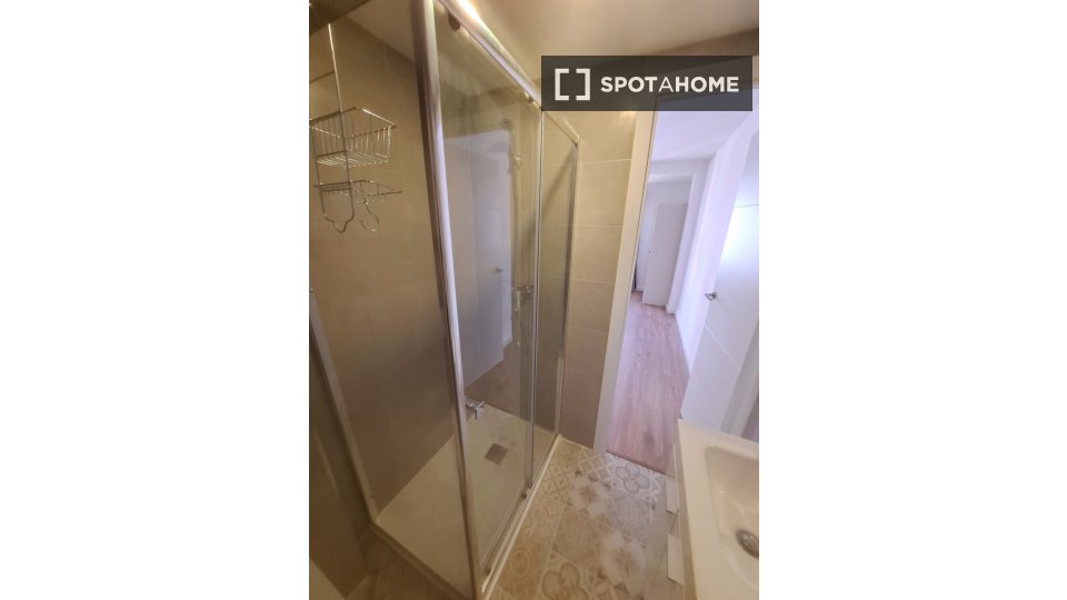 Double room Valencia, 4 beds, 75m² — photo 17