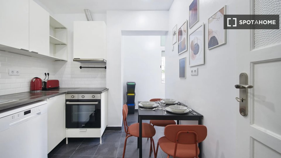 Double room Lisbon, 4 beds — photo 9