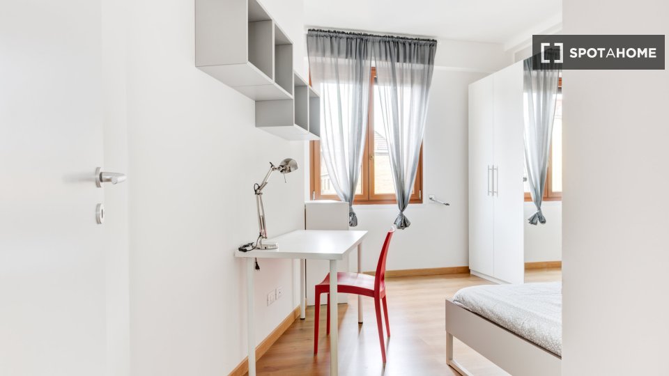 Double room Milan, 3 beds, 85m² — photo 11