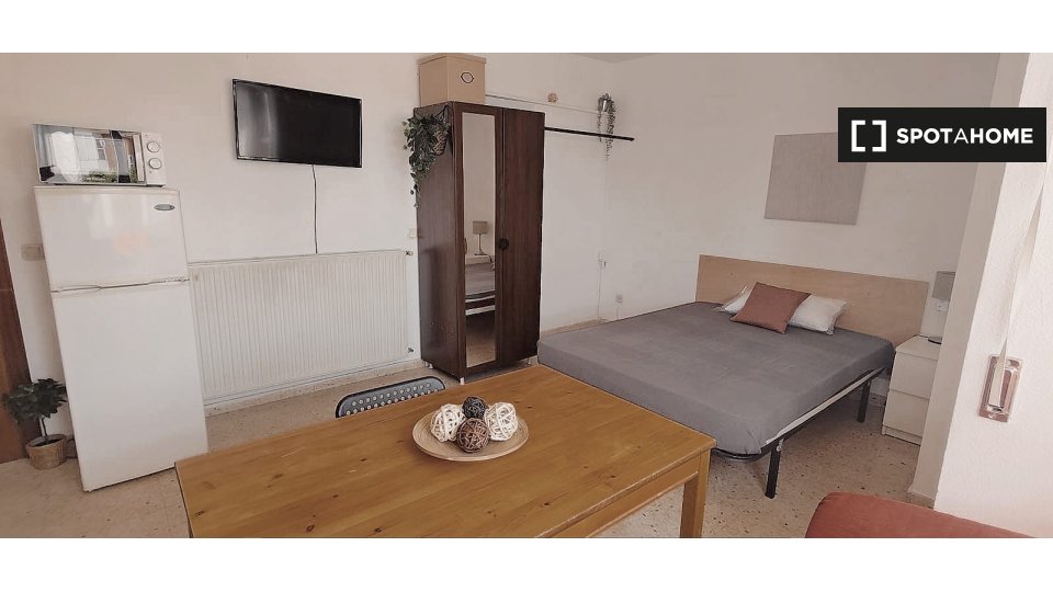 Double room Madrid, 5 beds, 80m² — photo 5