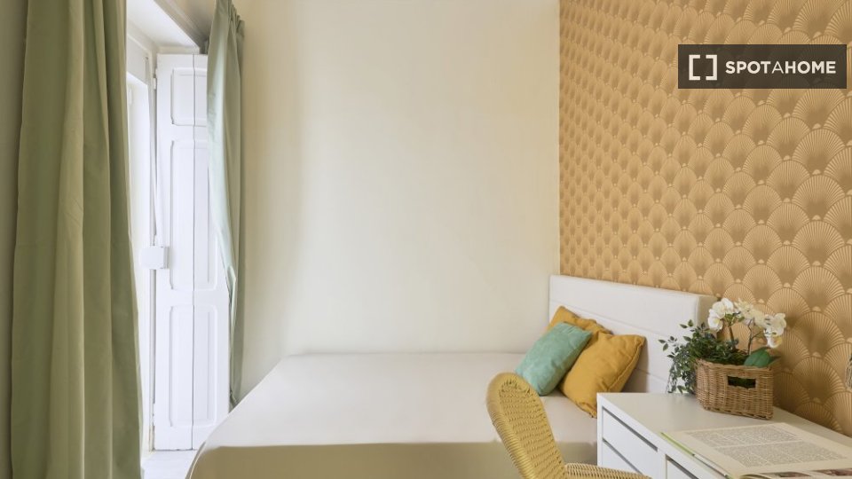 Double room Lisbon, 5 beds — photo 13