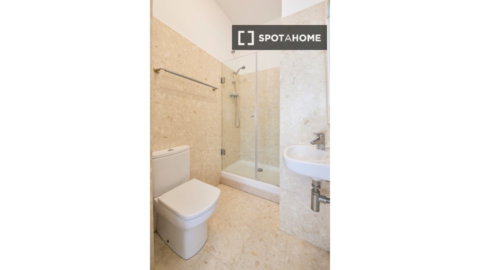 Double room Lisbon, 4 beds — photo 2