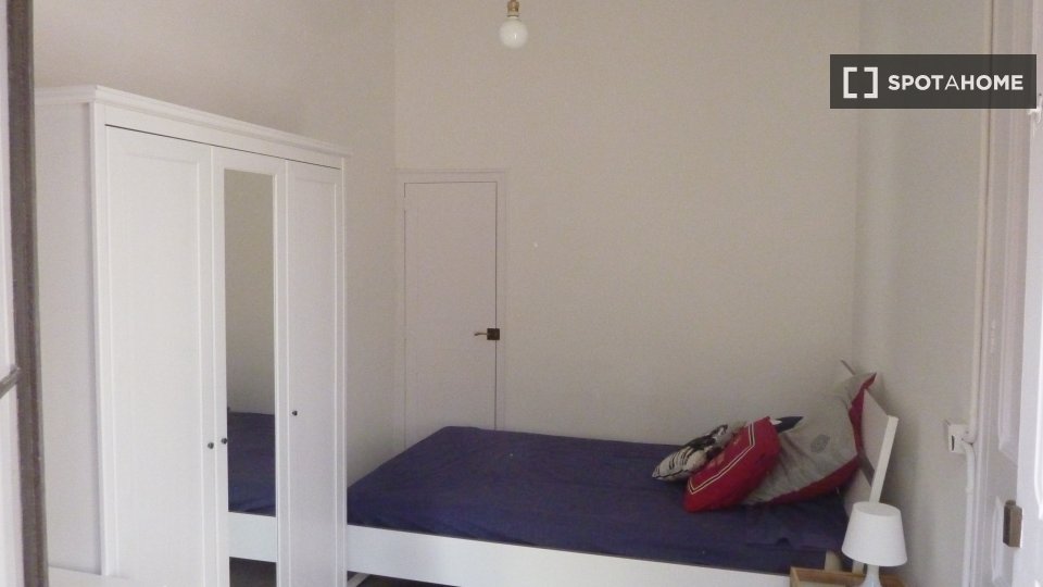 Double room Barcelona, 5 beds, 100m² — photo 9