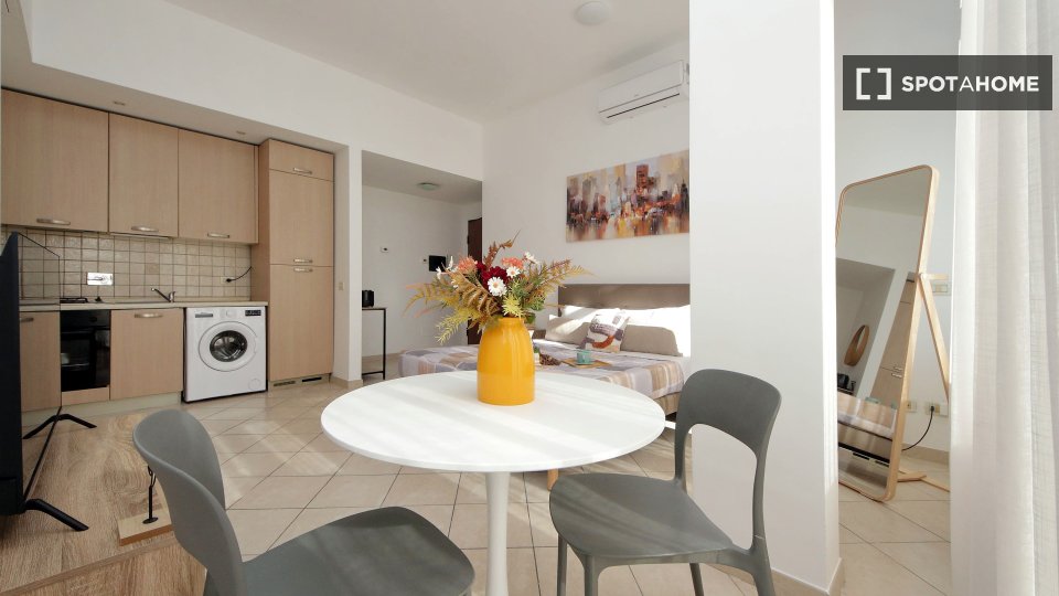 Apartment Rome, 1 bed — photo 14