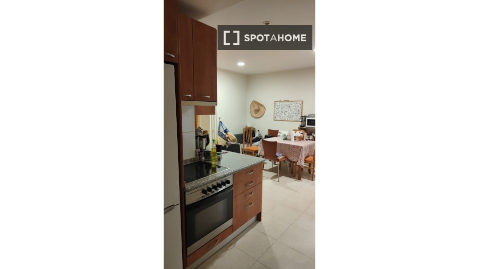 Double room Madrid, 3 beds, 101m² — photo 4