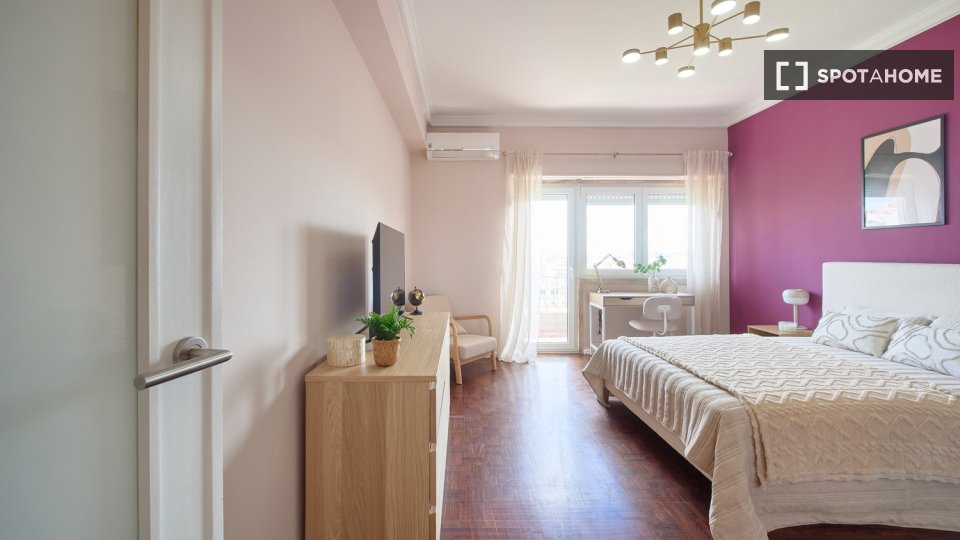 Double room Lisbon, 4 beds — photo 17