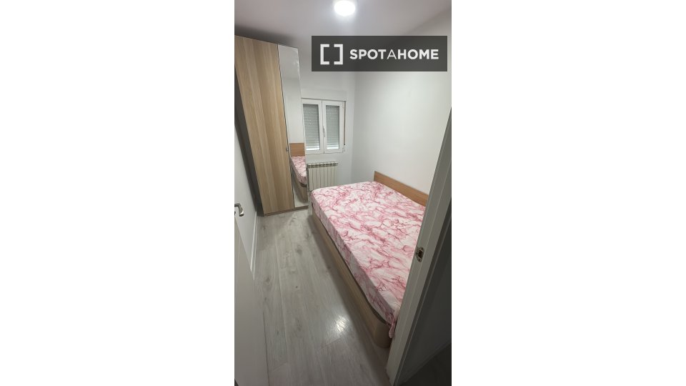 Double room Madrid, 3 beds — photo 3