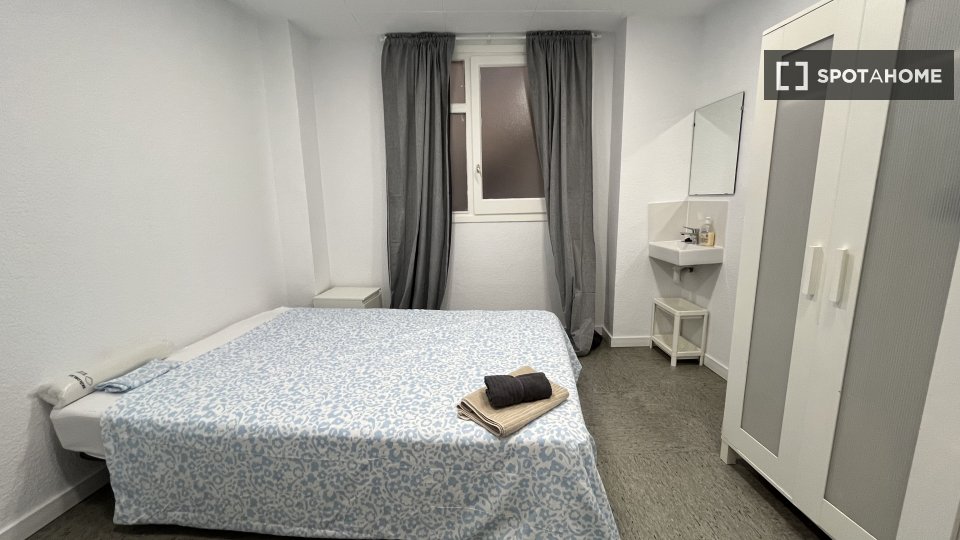Double room Barcelona, 13 beds, 290m² — photo 15