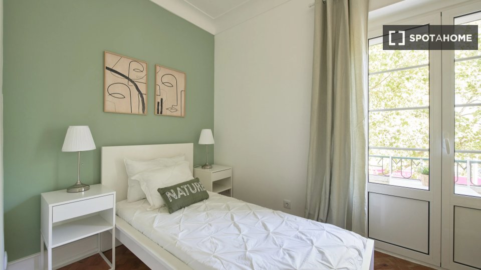 Double room Lisbon, 6 beds — photo 10