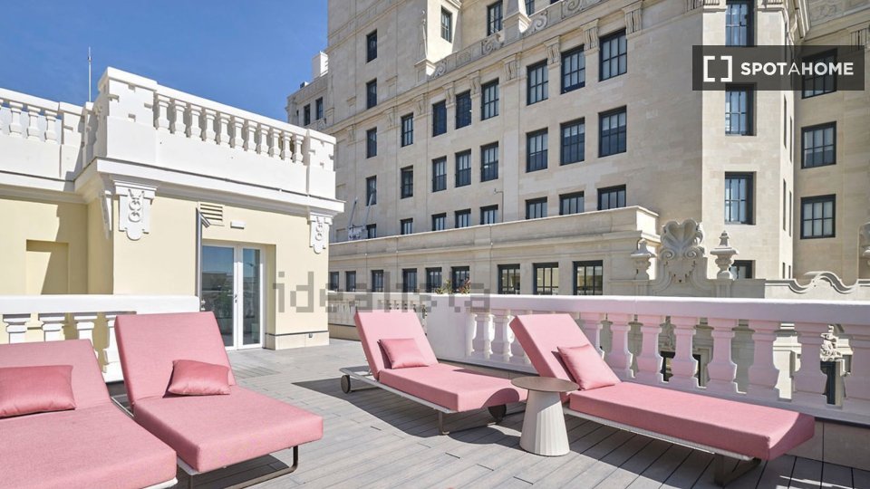 Apartamento de 2 dormitorios en alquiler en Sol, Madrid