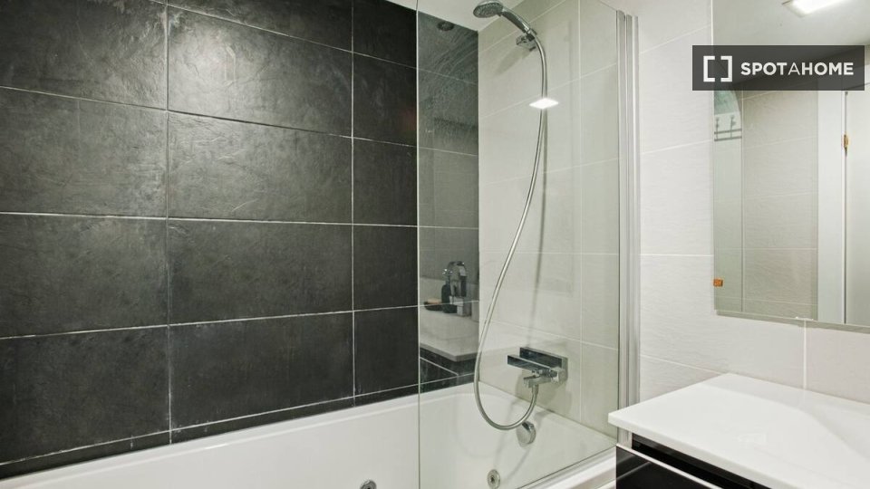 Apartment Lisbon, 2 beds — photo 16