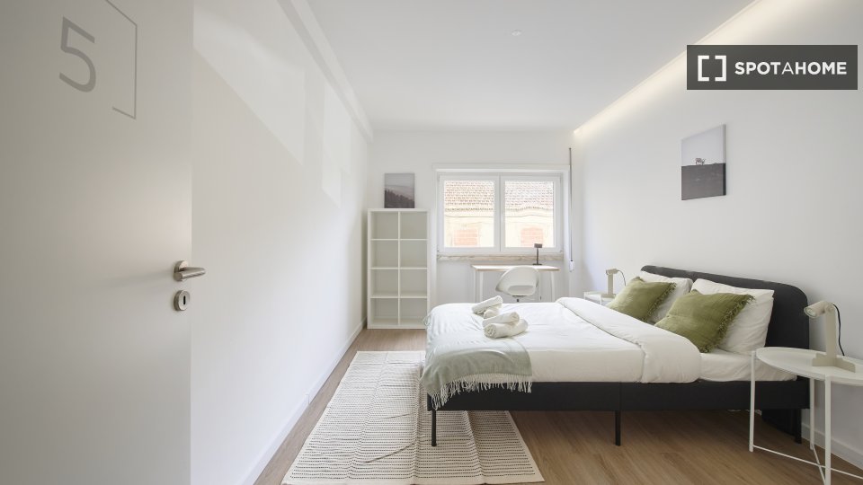 Double room Lisbon, 5 beds — photo 1