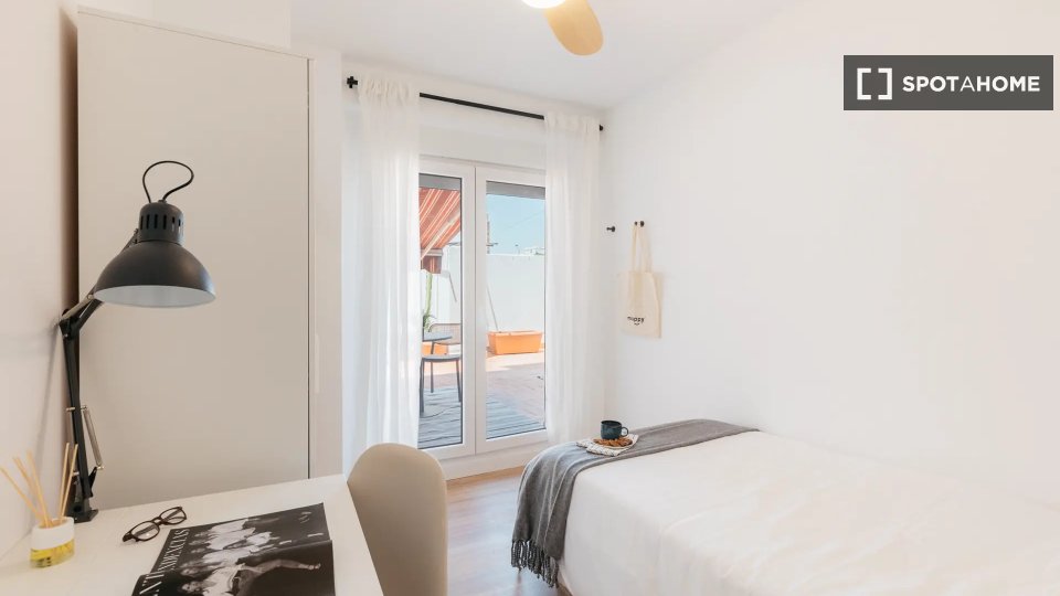 Double room Valencia, 5 beds — photo 19