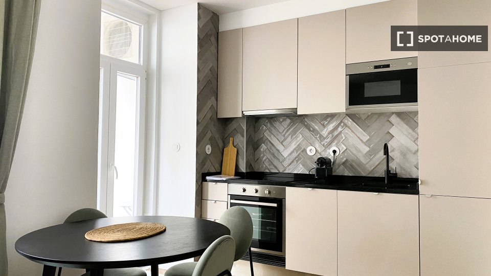 Apartment Lisbon, 2 beds, 70m² — photo 21