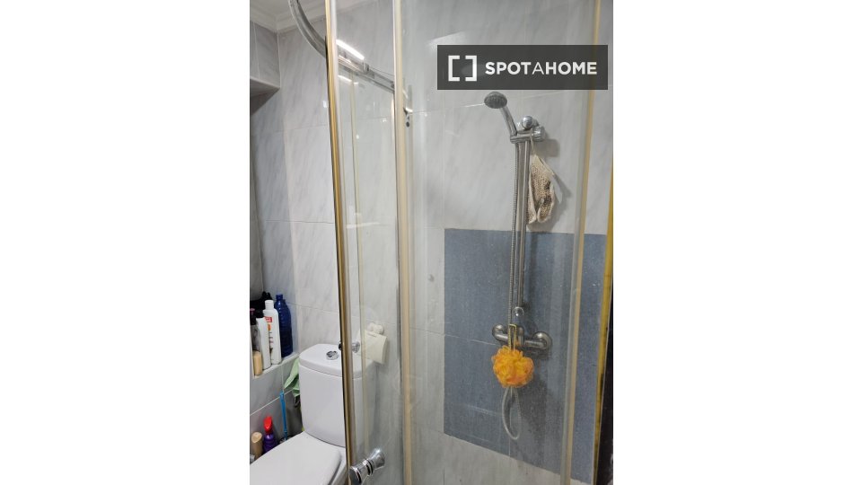Double room Valencia, 1 bed, 110m² — photo 10