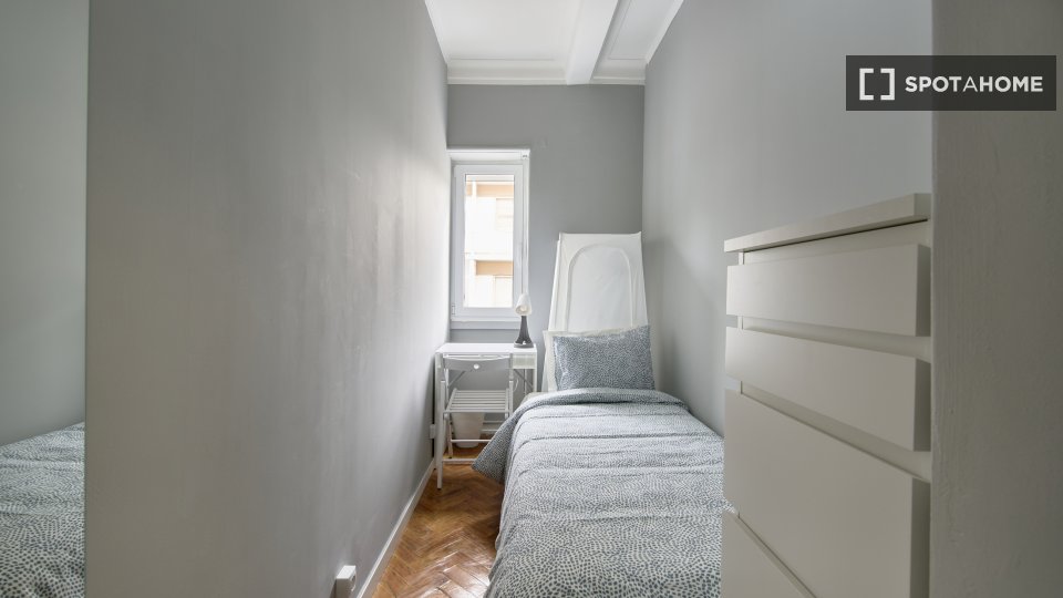 Double room Lisbon, 6 beds — photo 17