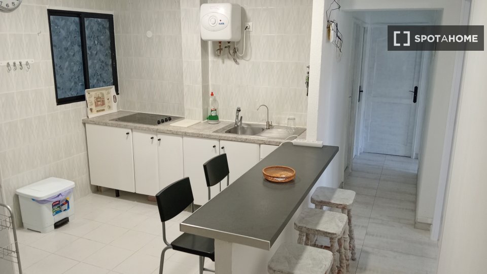 Double room Santa_Cruz_De_Tenerife, 3 beds, 75m² — photo 36