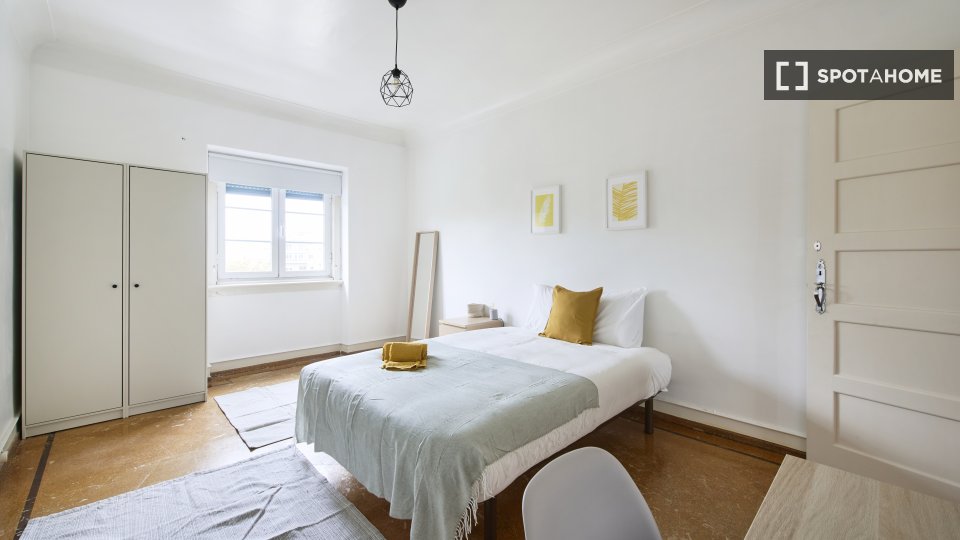 Double room Lisbon, 9 beds — photo 5