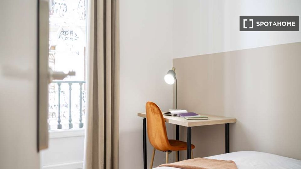 Double room Madrid, 16 beds — photo 20