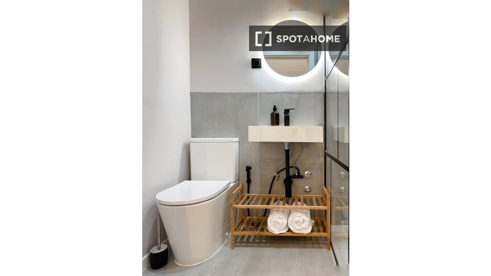 Apartment Lisbon, 2 beds, 70m² — photo 12