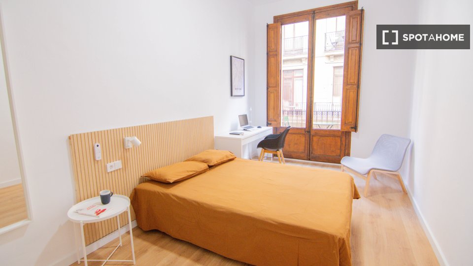 Double room Barcelona, 6 beds, 140m² — photo 1