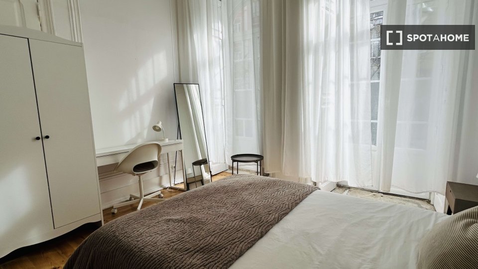 Double room Lisbon, 5 beds, 170m² — photo 10