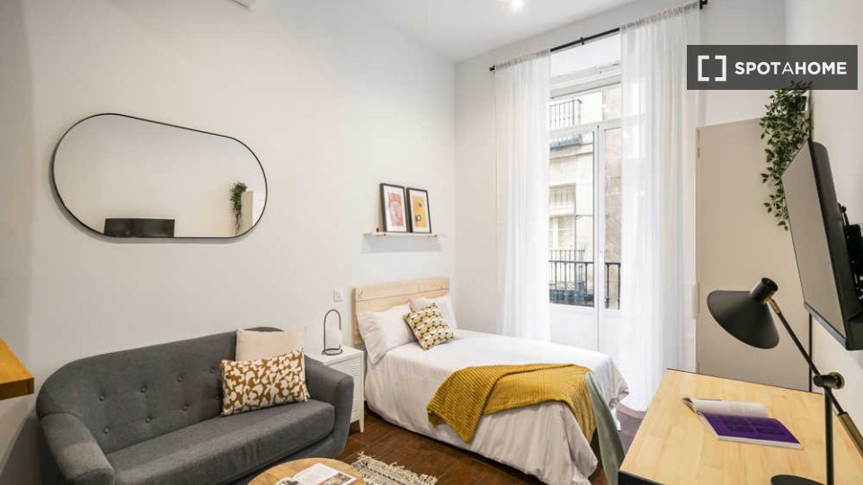 Double room Madrid, 6 beds — photo 20