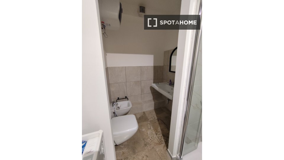 Double room Bologna, 10 beds, 232m² — photo 8