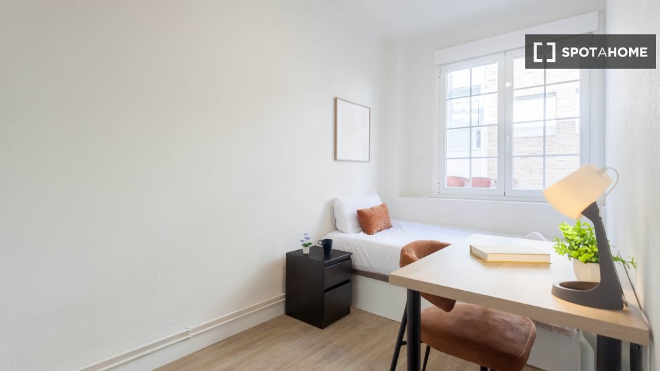 Habitación en piso compartido en Cuatro Caminos, Madrid