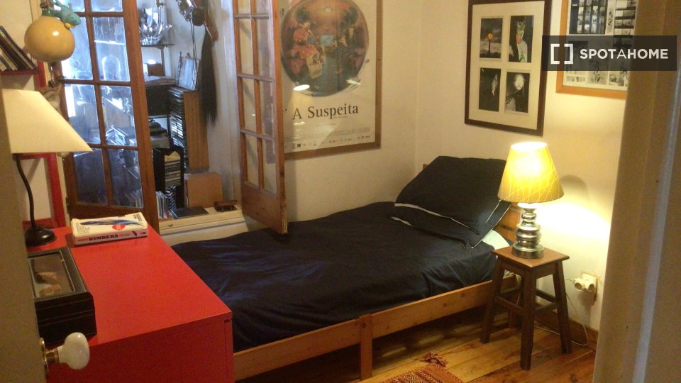 Double room Lisbon, 2 beds — photo 12