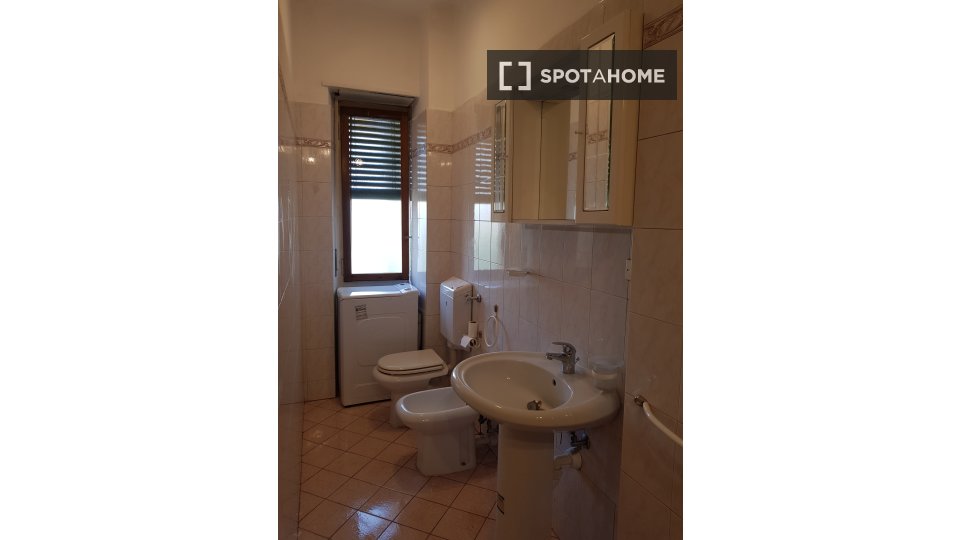 Double room Turin, 3 beds, 96m² — photo 6