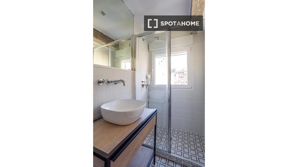 Double room Madrid, 4 beds — photo 14