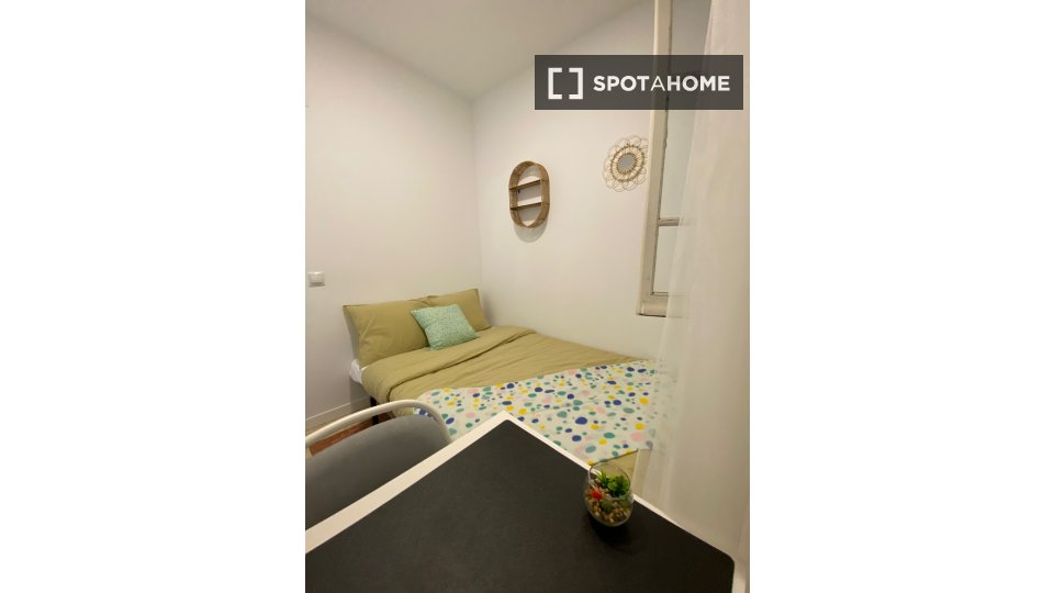 Double room Madrid, 4 beds — photo 11