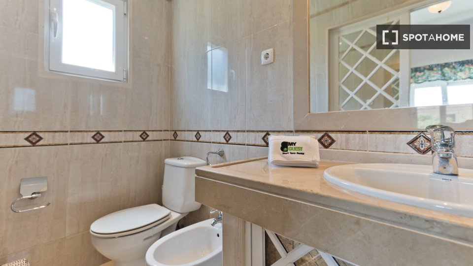Apartment Lisbon, 3 beds, 152m² — photo 2