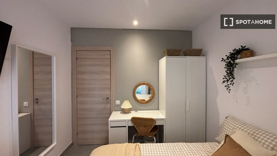 Double room Barcelona, 4 beds, 90m² — photo 12