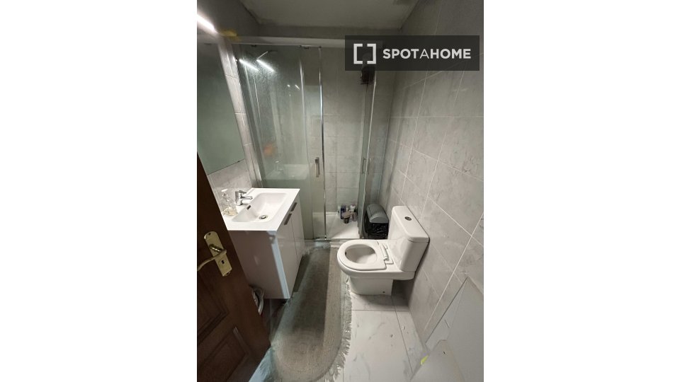 Double room Lisbon, 3 beds, 70m² — photo 8