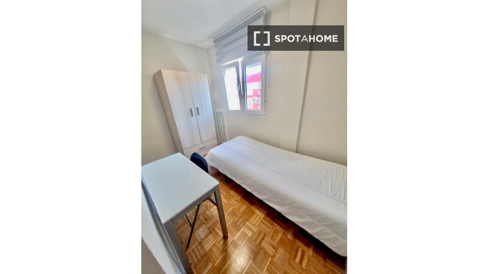 Double room Madrid, 5 beds — photo 5