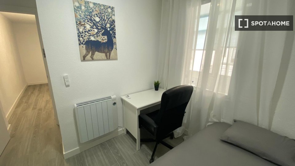 Double room Madrid, 4 beds — photo 21