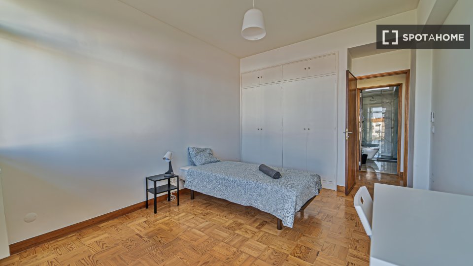 Double room Lisbon, 6 beds — photo 1