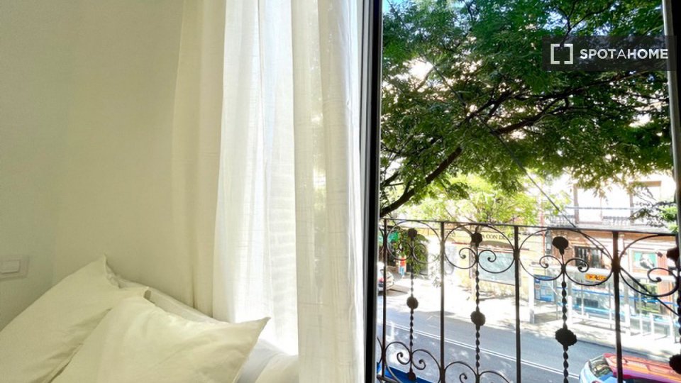 Double room Madrid, 18 beds — photo 9