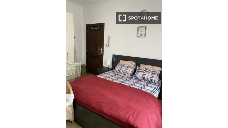 Double room Brussels, 1 bed — photo 15