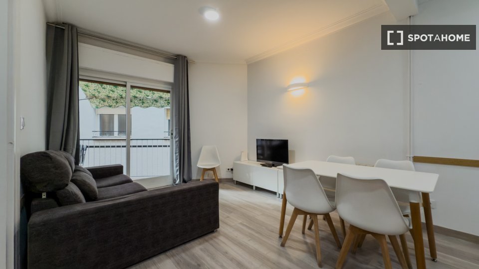Apartment Barcelona, 3 beds, 65m² — photo 26