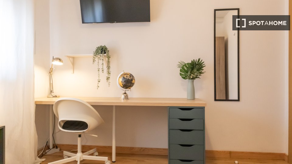 Double room Madrid, 7 beds, 160m² — photo 23
