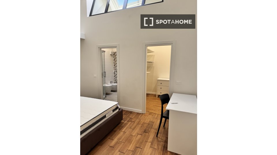 Double room Florence, 3 beds, 130m² — photo 1