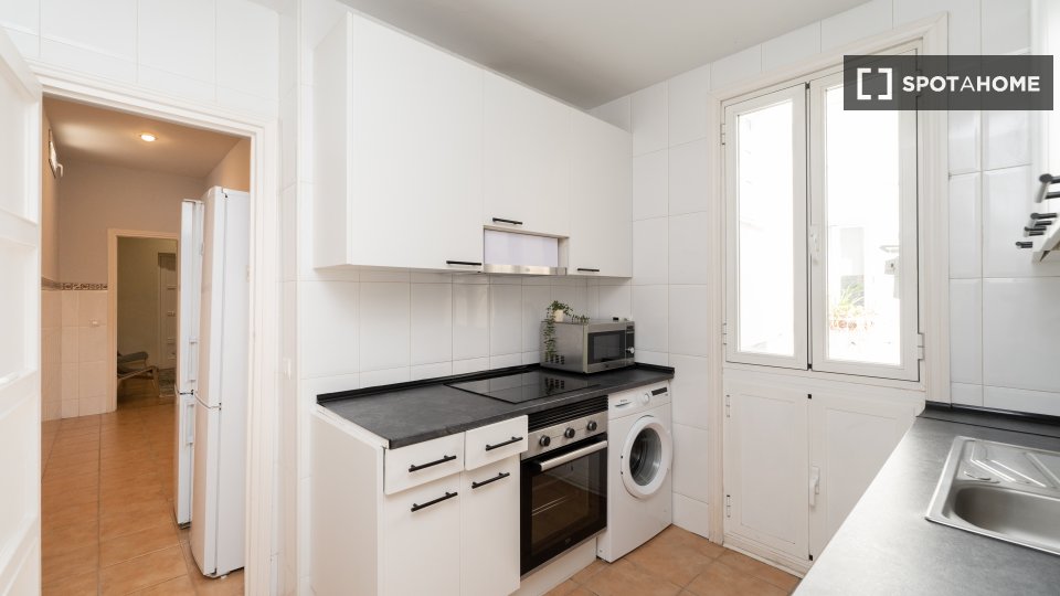 Double room Madrid, 5 beds — photo 36