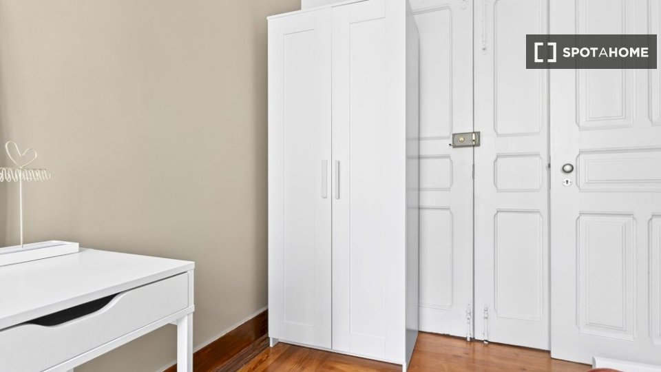 Double room Lisbon, 5 beds — photo 13